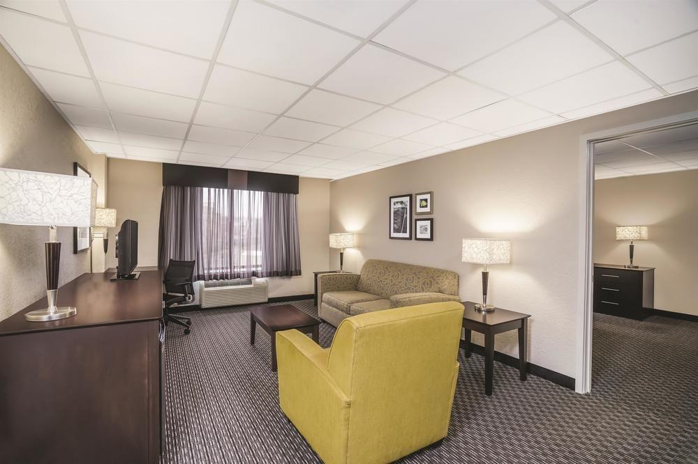 La Quinta By Wyndham Clifton/Rutherford Eksteriør billede
