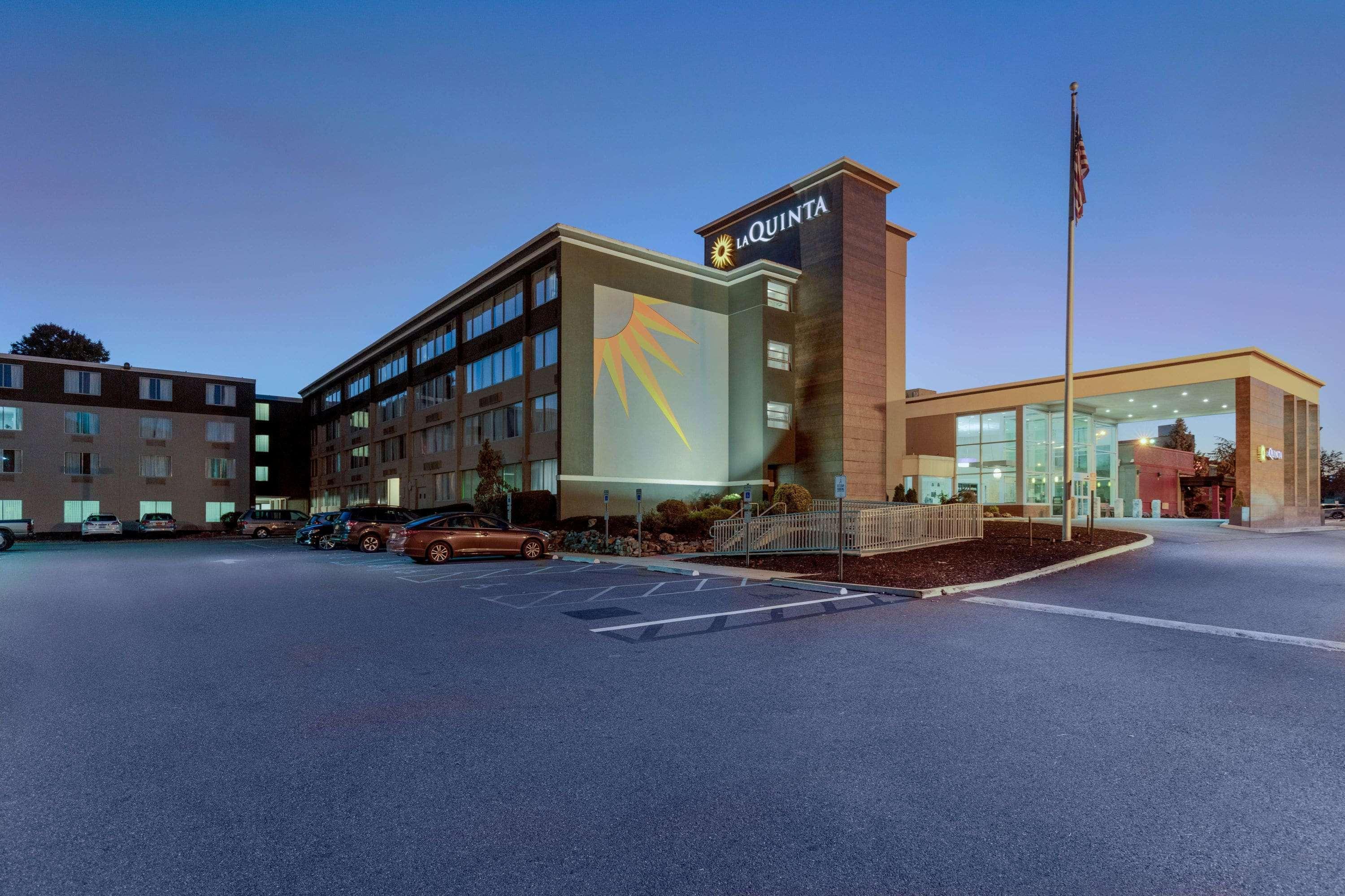 La Quinta By Wyndham Clifton/Rutherford Eksteriør billede