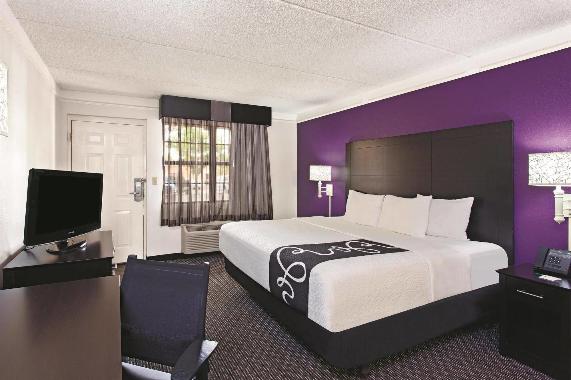 La Quinta By Wyndham Clifton/Rutherford Eksteriør billede